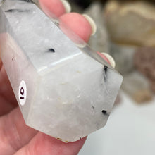 将图像加载到图库查看器中,Black Rutilated Quartz Point #10