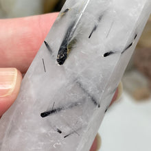 将图像加载到图库查看器中,Black Rutilated Quartz Point #10