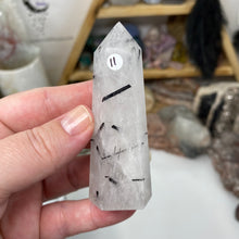 将图像加载到图库查看器中,Black Rutilated Quartz Point #11