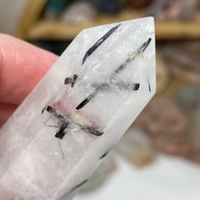 将图像加载到图库查看器中,Black Rutilated Quartz Point #11