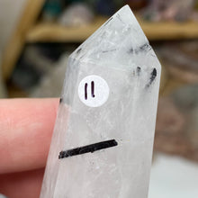 将图像加载到图库查看器中,Black Rutilated Quartz Point #11