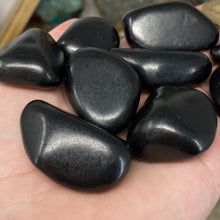 将图像加载到图库查看器中,Shungite Large Tumbles