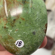 将图像加载到图库查看器中,Chrysoprase Palm Stone #18