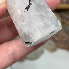 将图像加载到图库查看器中,Black Rutilated Quartz Point #11