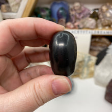 Chargez l'image dans la visionneuse de la galerie, Shungite 1.4" Puffy Hearts