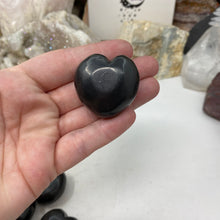 Chargez l'image dans la visionneuse de la galerie, Shungite 1.4" Puffy Hearts