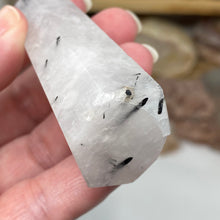 将图像加载到图库查看器中,Black Rutilated Quartz Point #11