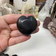 Chargez l'image dans la visionneuse de la galerie, Shungite 1.6" Puffy Hearts
