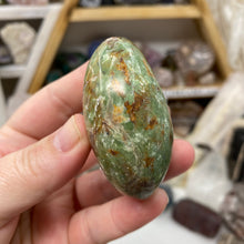 将图像加载到图库查看器中,Chrysoprase Palm Stone #20