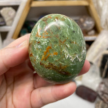 将图像加载到图库查看器中,Chrysoprase Palm Stone #20