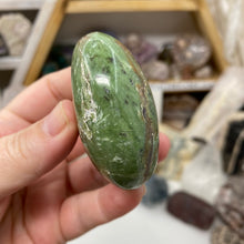 将图像加载到图库查看器中,Chrysoprase Palm Stone #20