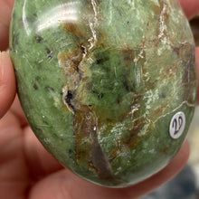 将图像加载到图库查看器中,Chrysoprase Palm Stone #20