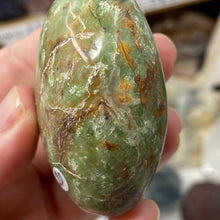 将图像加载到图库查看器中,Chrysoprase Palm Stone #20