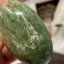 将图像加载到图库查看器中,Chrysoprase Palm Stone #20