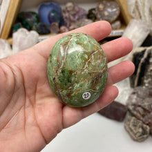 将图像加载到图库查看器中,Chrysoprase Palm Stone #20