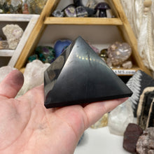Chargez l'image dans la visionneuse de la galerie, Shungite 3" Pyramids