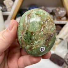 将图像加载到图库查看器中,Chrysoprase Palm Stone #20