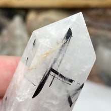 将图像加载到图库查看器中,Black Rutilated Quartz Point #13