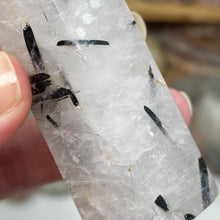 将图像加载到图库查看器中,Black Rutilated Quartz Point #13