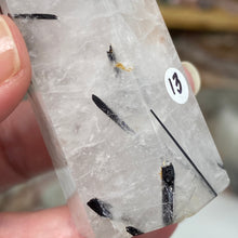 将图像加载到图库查看器中,Black Rutilated Quartz Point #13