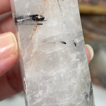 将图像加载到图库查看器中,Black Rutilated Quartz Point #13