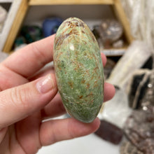 将图像加载到图库查看器中,Chrysoprase Palm Stone #23