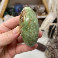 将图像加载到图库查看器中,Chrysoprase Palm Stone #23