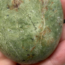 将图像加载到图库查看器中,Chrysoprase Palm Stone #23