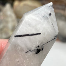 将图像加载到图库查看器中,Black Rutilated Quartz Point #14