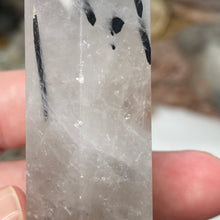 将图像加载到图库查看器中,Black Rutilated Quartz Point #14
