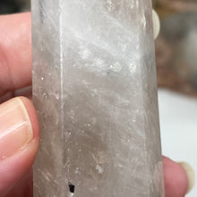 将图像加载到图库查看器中,Black Rutilated Quartz Point #14
