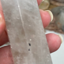 将图像加载到图库查看器中,Black Rutilated Quartz Point #14