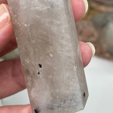 将图像加载到图库查看器中,Black Rutilated Quartz Point #14