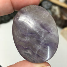 将图像加载到图库查看器中,Fluorite Palm Stone #16