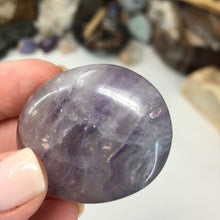 将图像加载到图库查看器中,Fluorite Palm Stone #16