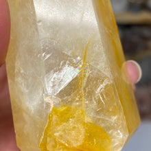 Bild in Galerie-Viewer laden, Yellow Hematoid "Golden Healer" Tower #01