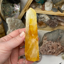 Bild in Galerie-Viewer laden, Yellow Hematoid "Golden Healer" Tower #02