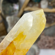 Bild in Galerie-Viewer laden, Yellow Hematoid "Golden Healer" Tower #02