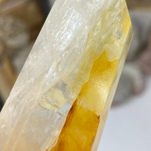 Bild in Galerie-Viewer laden, Yellow Hematoid "Golden Healer" Tower #02