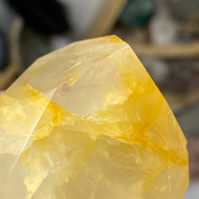 Bild in Galerie-Viewer laden, Yellow Hematoid "Golden Healer" Tower #06