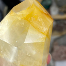 Bild in Galerie-Viewer laden, Yellow Hematoid "Golden Healer" Tower #06