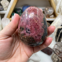 Bild in Galerie-Viewer laden, Rhodonite Large Egg