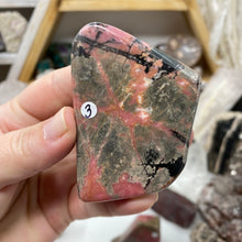Bild in Galerie-Viewer laden, Rhodonite Freeform #03