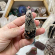 Bild in Galerie-Viewer laden, Rhodonite Freeform #03