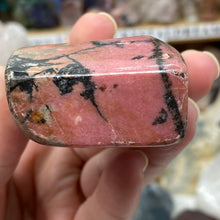 Bild in Galerie-Viewer laden, Rhodonite Freeform #03