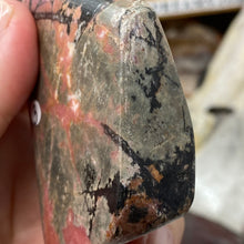 Bild in Galerie-Viewer laden, Rhodonite Freeform #03