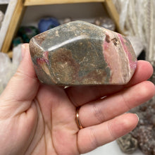 Bild in Galerie-Viewer laden, Rhodonite Freeform #07