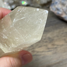 将图像加载到图库查看器中,<transcy>蜂蜜方解石塔 #02</transcy>