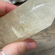 将图像加载到图库查看器中,<transcy>蜂蜜方解石塔 #02</transcy>