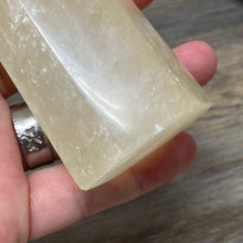 将图像加载到图库查看器中,<transcy>蜂蜜方解石塔 #02</transcy>